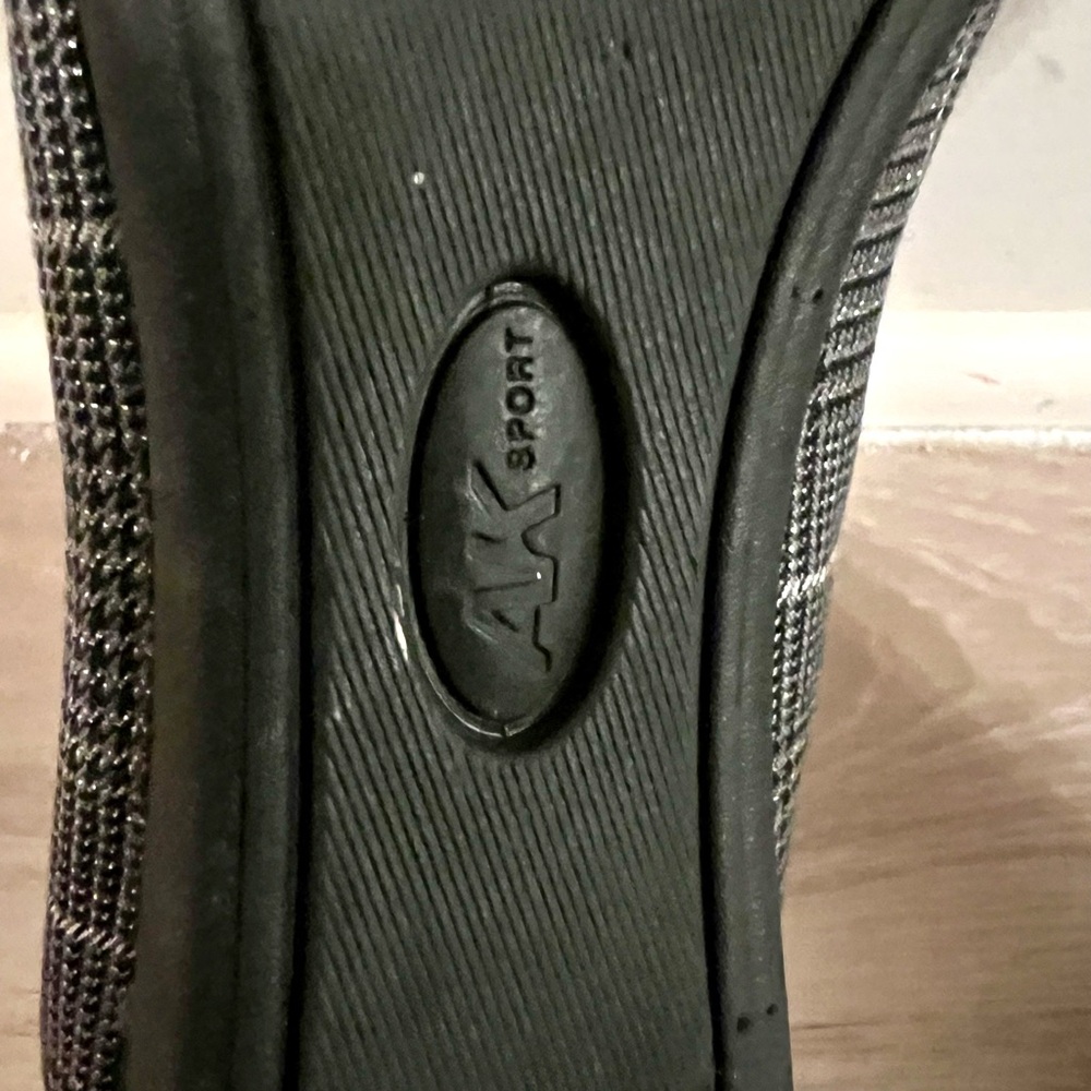 NWOT Anne Klein AK Sport Flats Women’s 7.5M Gray Textile Buckle Slip-On - Picture 6 of 7